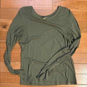 ONNO Women's Long Sleeve Tee in Olive Green - Bamboo Fabric